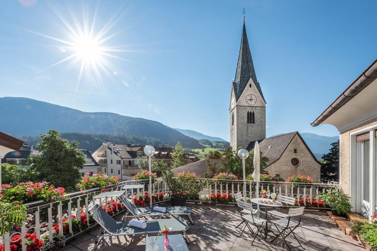 Hotel Weisse Lilie - B&B Rio di Pusteria Buitenkant foto