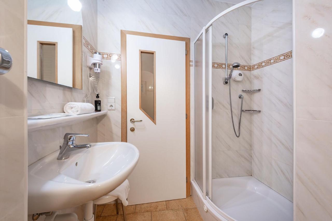 Hotel Weisse Lilie - B&B Rio di Pusteria Buitenkant foto