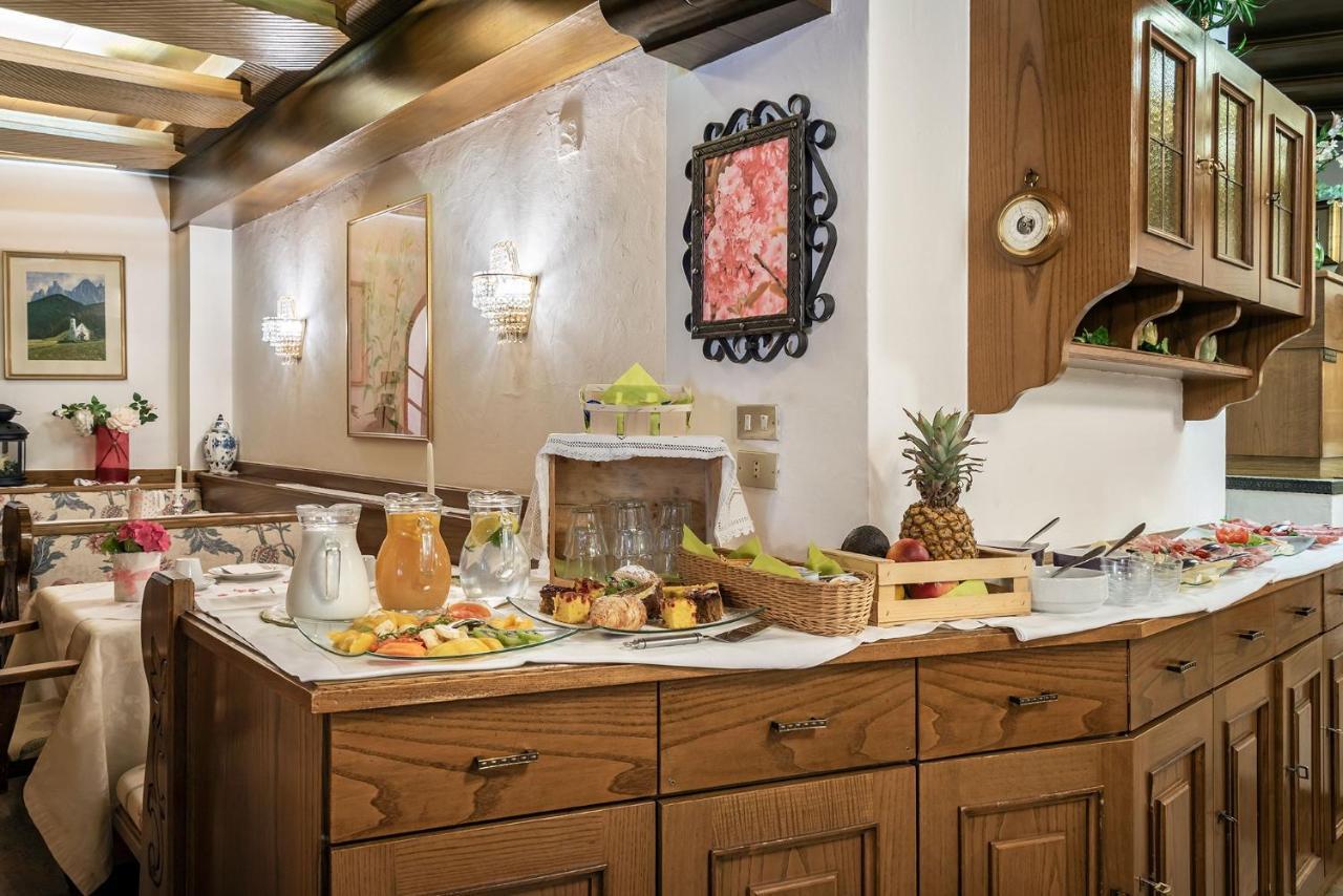 Hotel Weisse Lilie - B&B Rio di Pusteria Buitenkant foto