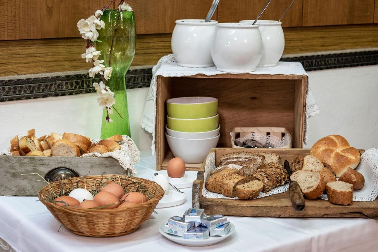 Hotel Weisse Lilie - B&B Rio di Pusteria Buitenkant foto