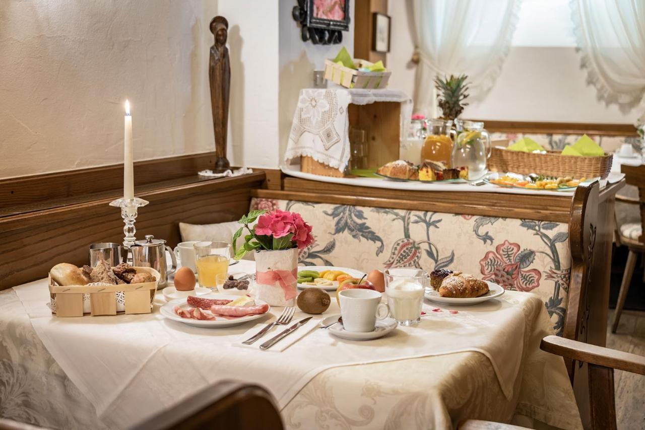 Hotel Weisse Lilie - B&B Rio di Pusteria Buitenkant foto