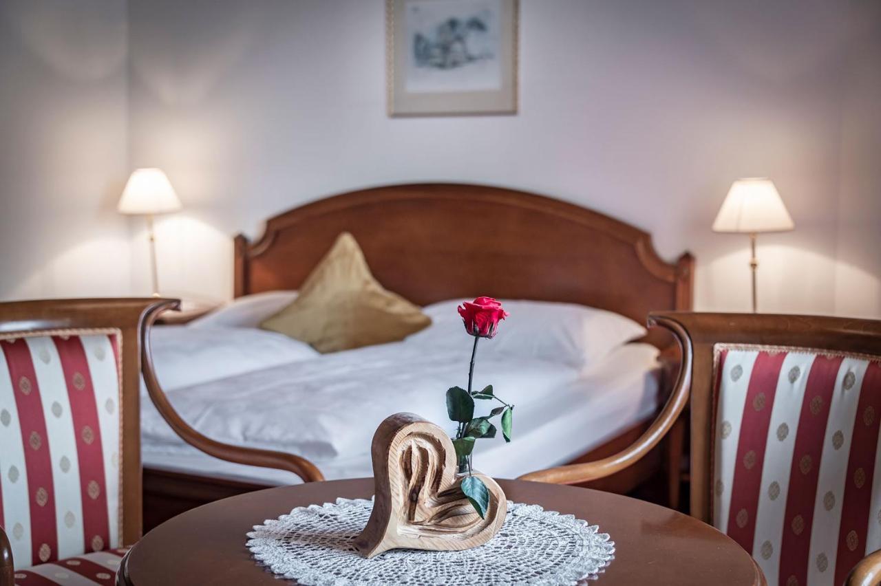 Hotel Weisse Lilie - B&B Rio di Pusteria Buitenkant foto